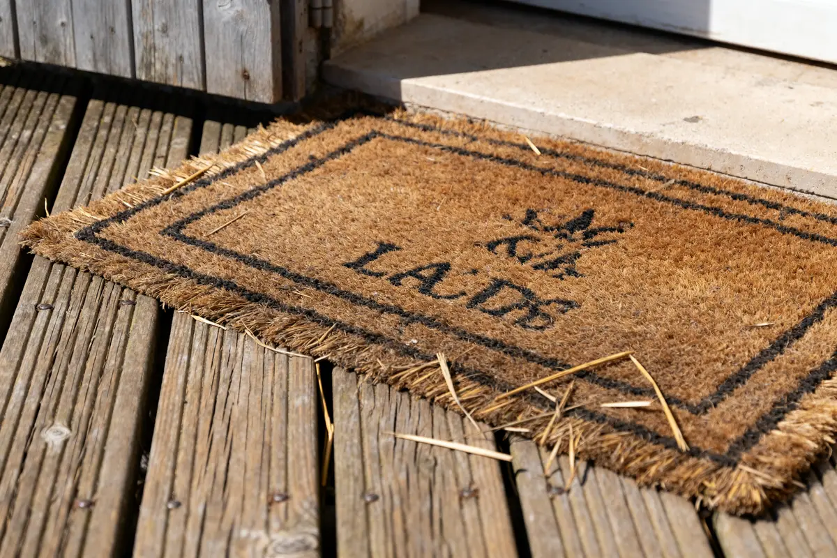 Paillasson camarguais sur terrasse bois, efficacité et durée de vie paillasson camarguais assurées